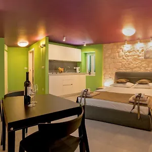 Annie's Stone & , Split Croatie